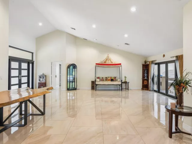 Продажа дома по адресу 3090 Equestrian Drive - фото 9310846
