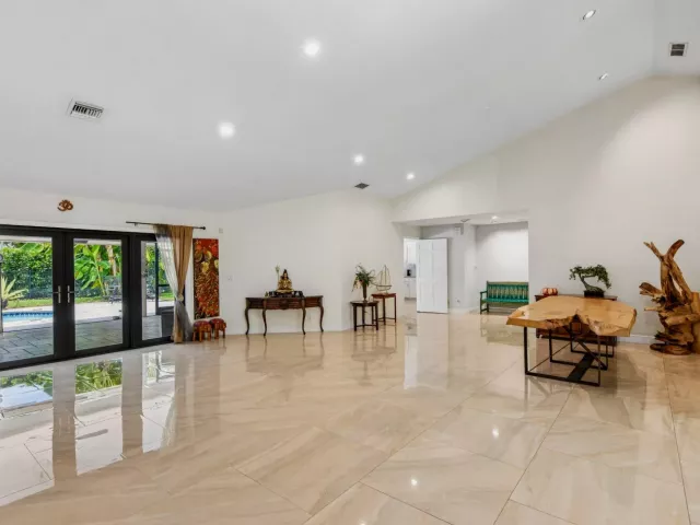 Продажа дома по адресу 3090 Equestrian Drive - фото 9310847