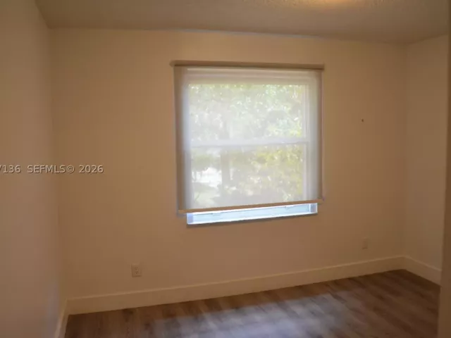 Продажа дома по адресу 351 SW 121st Ave - фото 8910297