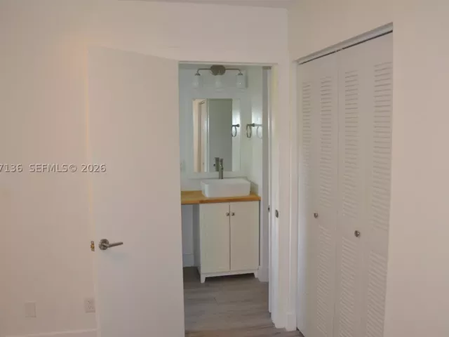 Продажа дома по адресу 351 SW 121st Ave - фото 8910298