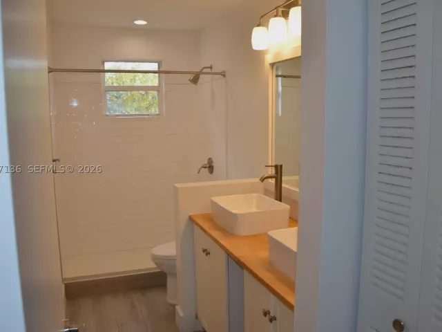 Продажа дома по адресу 351 SW 121st Ave - фото 8910299