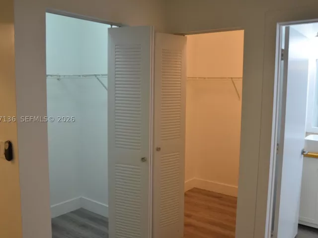 Продажа дома по адресу 351 SW 121st Ave - фото 8910303