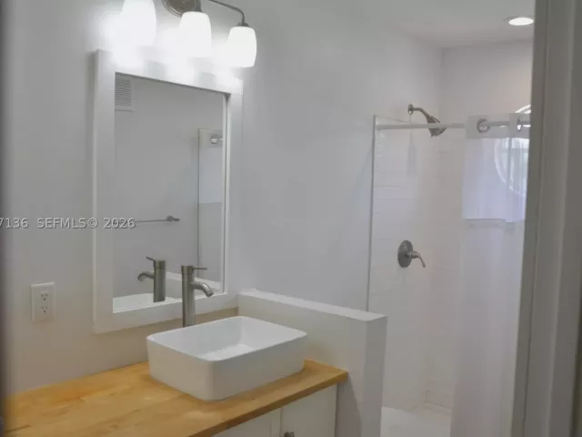 Продажа дома по адресу 351 SW 121st Ave - фото 8910304