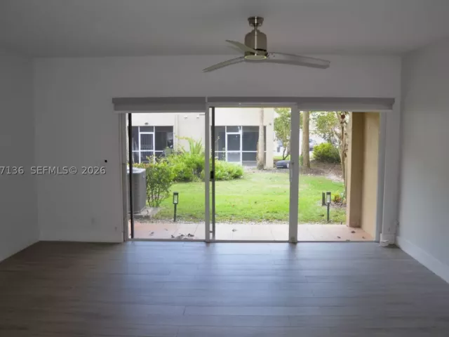 Продажа дома по адресу 351 SW 121st Ave - фото 8910287