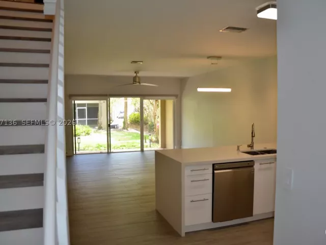 Продажа дома по адресу 351 SW 121st Ave - фото 8910288