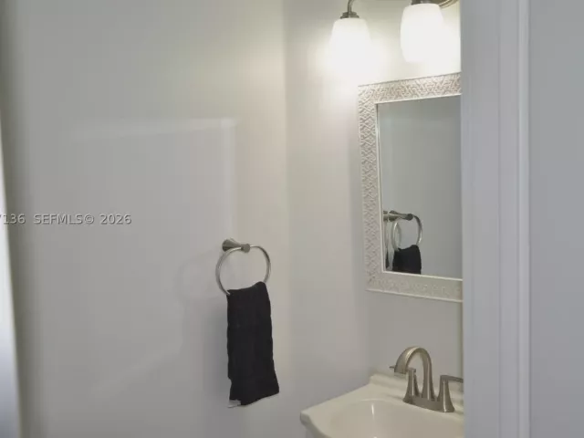 Продажа дома по адресу 351 SW 121st Ave - фото 8910292