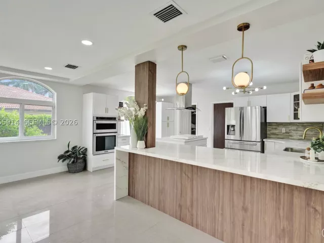 Продажа дома по адресу 4665 SW 159th Ct - фото 9196460