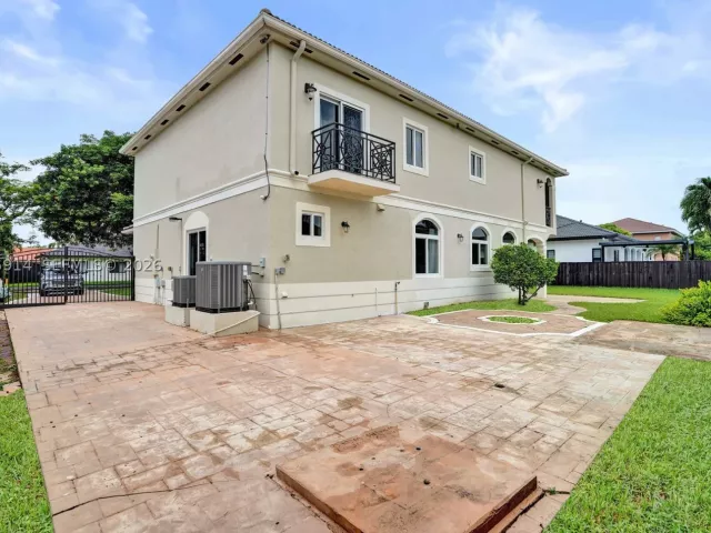 Продажа дома по адресу 4665 SW 159th Ct - фото 9196582