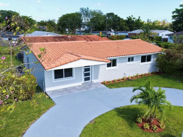 Продажа дома по адресу 3250 SW 72 CT - фото 9301748