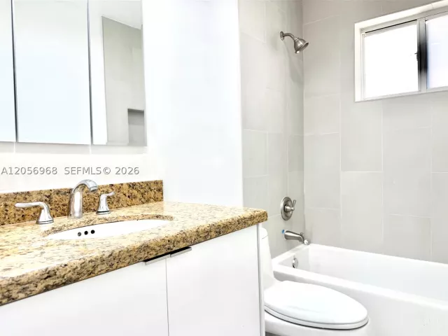 Продажа дома по адресу 3250 SW 72 CT - фото 9301771