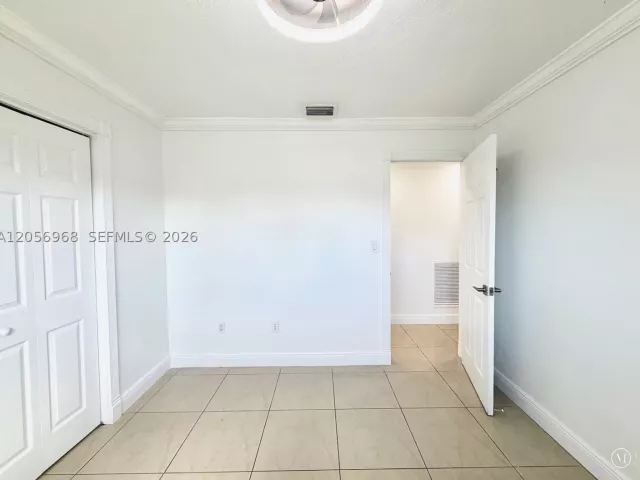 Продажа дома по адресу 3250 SW 72 CT - фото 9301779