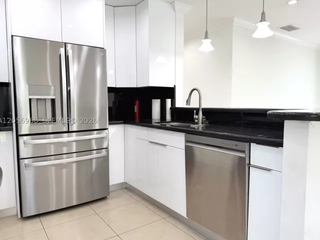 Продажа дома по адресу 3250 SW 72 CT - фото 9301788