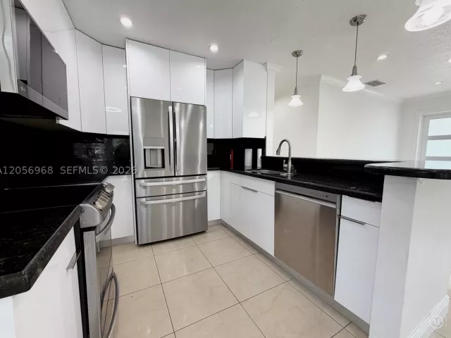 Продажа дома по адресу 3250 SW 72 CT - фото 9301789