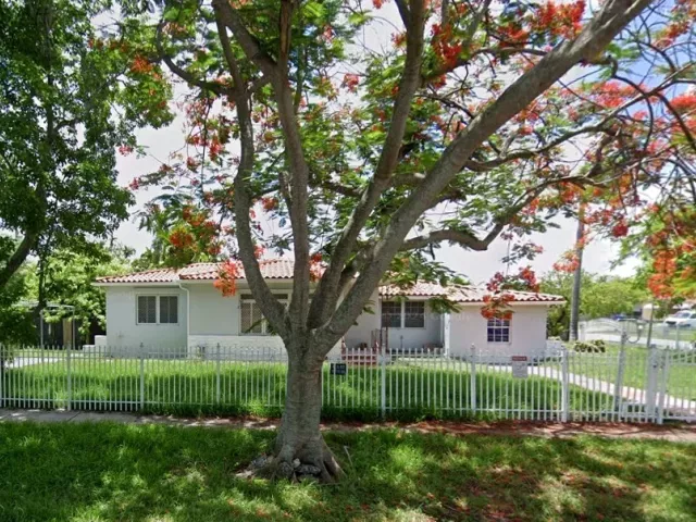 Продажа дома по адресу 6440 NW 2nd St - фото 8910365