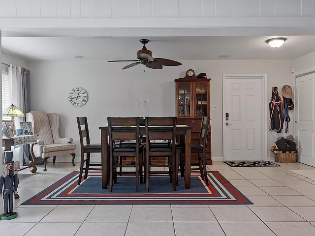 Продажа дома по адресу 830 SW 1st Avenue - фото 9279703