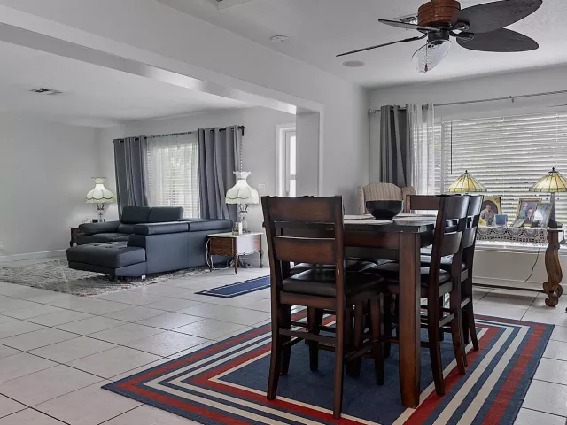 Продажа дома по адресу 830 SW 1st Avenue - фото 9279704