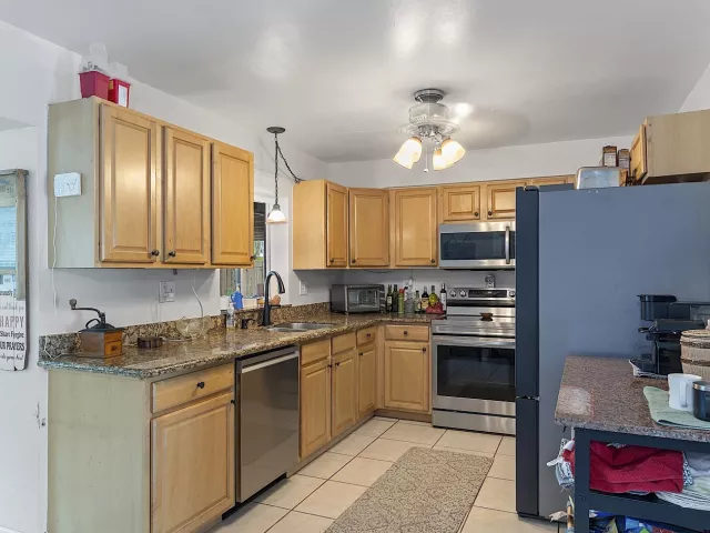 Продажа дома по адресу 830 SW 1st Avenue - фото 9279706