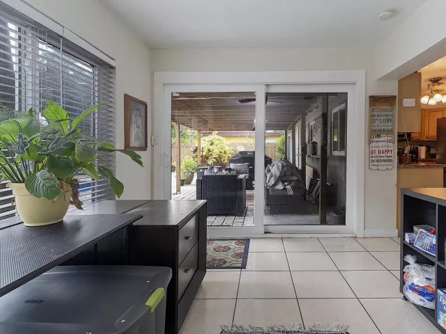 Продажа дома по адресу 830 SW 1st Avenue - фото 9279711