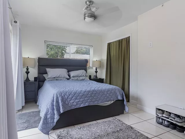 Продажа дома по адресу 830 SW 1st Avenue - фото 9279718