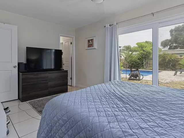 Продажа дома по адресу 830 SW 1st Avenue - фото 9279719