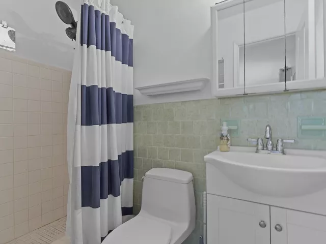 Продажа дома по адресу 830 SW 1st Avenue - фото 9279720
