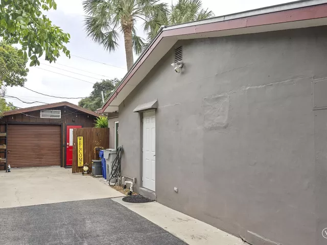 Продажа дома по адресу 830 SW 1st Avenue - фото 9279722