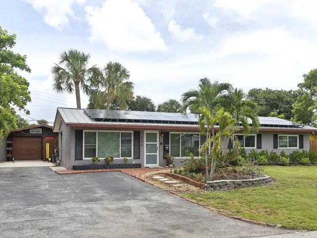 Продажа дома по адресу 830 SW 1st Avenue - фото 9279696