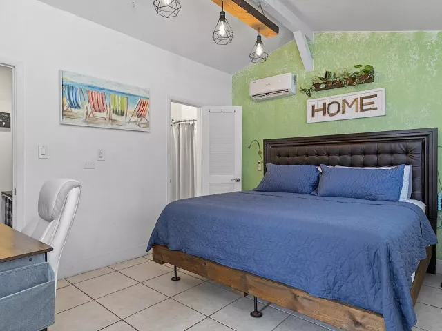 Продажа дома по адресу 830 SW 1st Avenue - фото 9279724