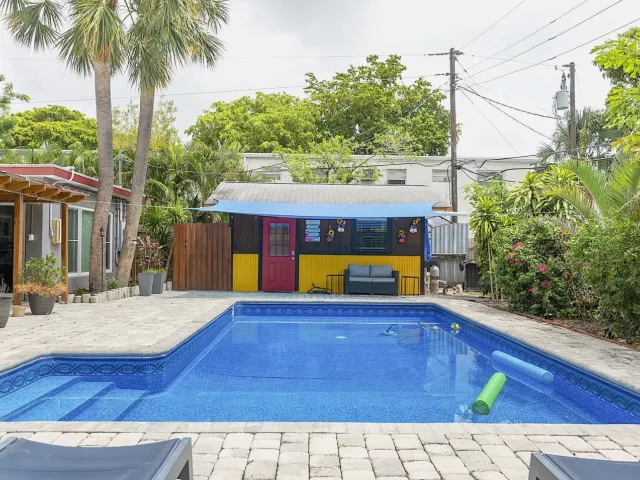 Продажа дома по адресу 830 SW 1st Avenue - фото 9279733