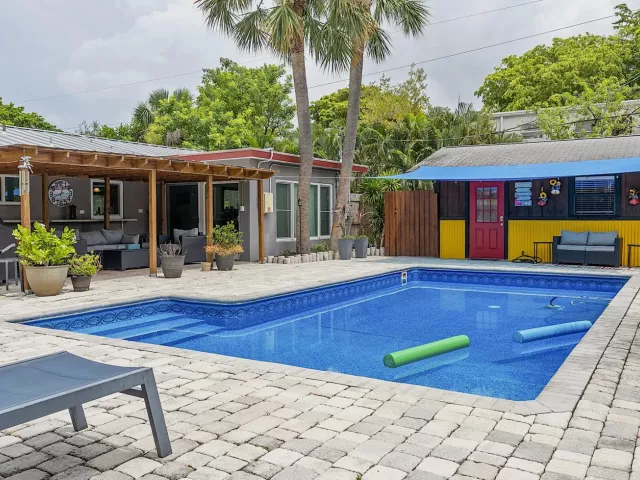 Продажа дома по адресу 830 SW 1st Avenue - фото 9279734