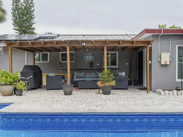 Продажа дома по адресу 830 SW 1st Avenue - фото 9279736