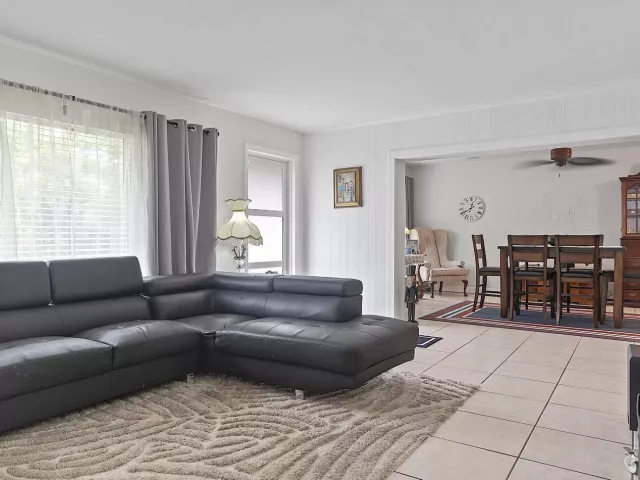 Продажа дома по адресу 830 SW 1st Avenue - фото 9279701