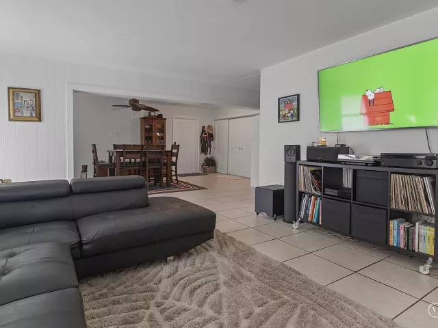 Продажа дома по адресу 830 SW 1st Avenue - фото 9279702