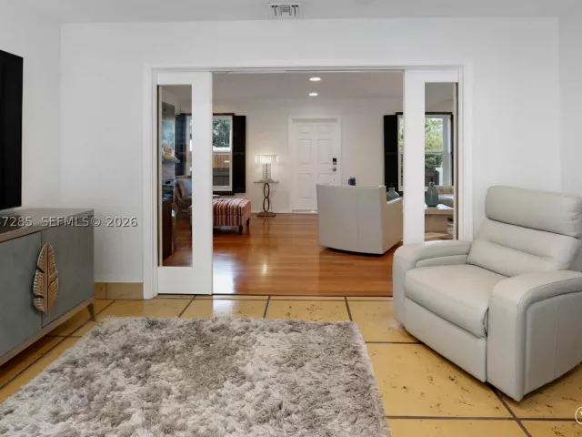 Продажа дома по адресу 405 S 16th Ave - фото 8906971