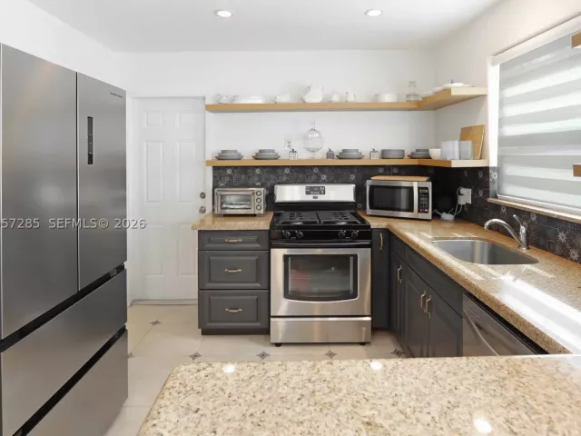 Продажа дома по адресу 405 S 16th Ave - фото 8906972