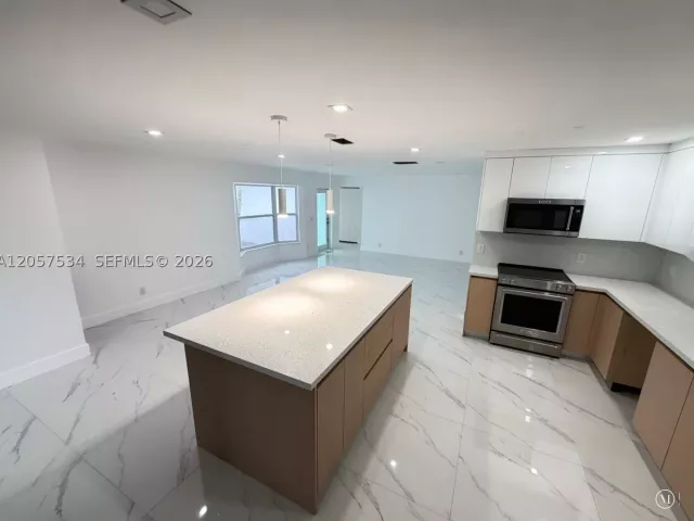 Продажа дома по адресу 2210 NW 93rd Ave - фото 9033177