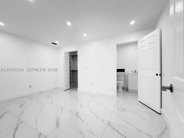 Продажа дома по адресу 2210 NW 93rd Ave - фото 9033179