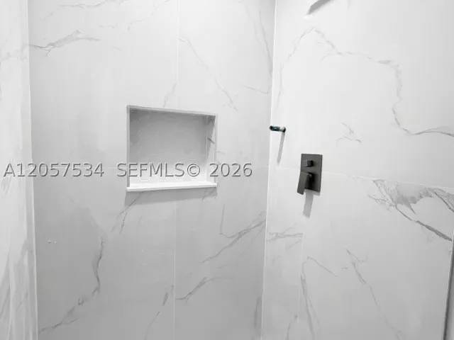Продажа дома по адресу 2210 NW 93rd Ave - фото 9033183