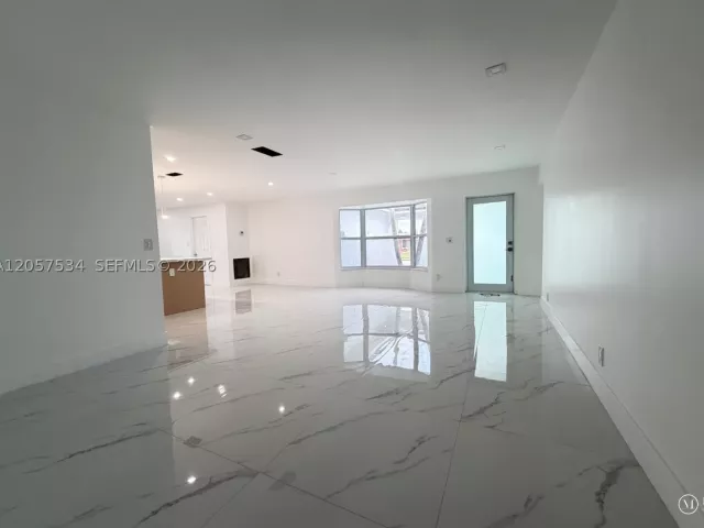 Продажа дома по адресу 2210 NW 93rd Ave - фото 9033184