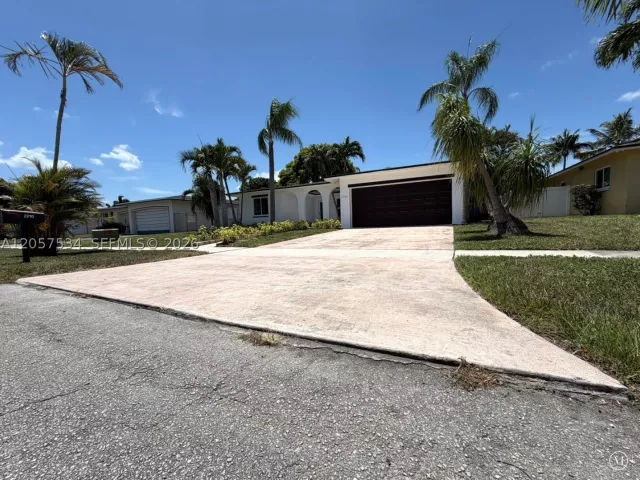 Продажа дома по адресу 2210 NW 93rd Ave - фото 9033170