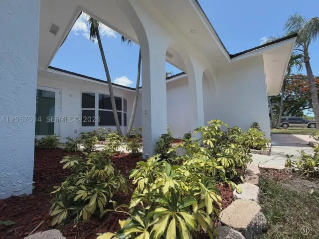 Продажа дома по адресу 2210 NW 93rd Ave - фото 9033171
