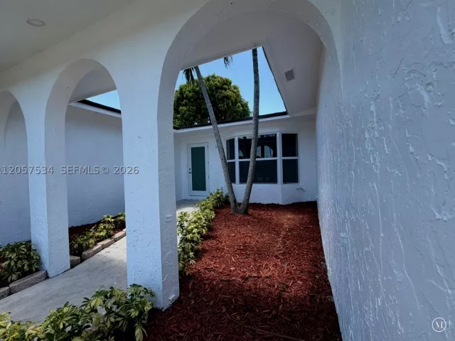 Продажа дома по адресу 2210 NW 93rd Ave - фото 9033172