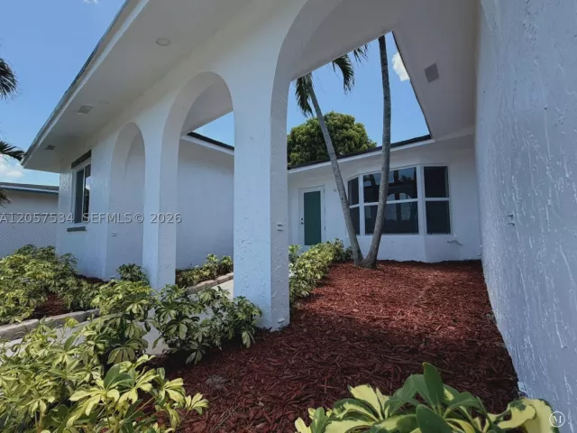 Продажа дома по адресу 2210 NW 93rd Ave - фото 9033173
