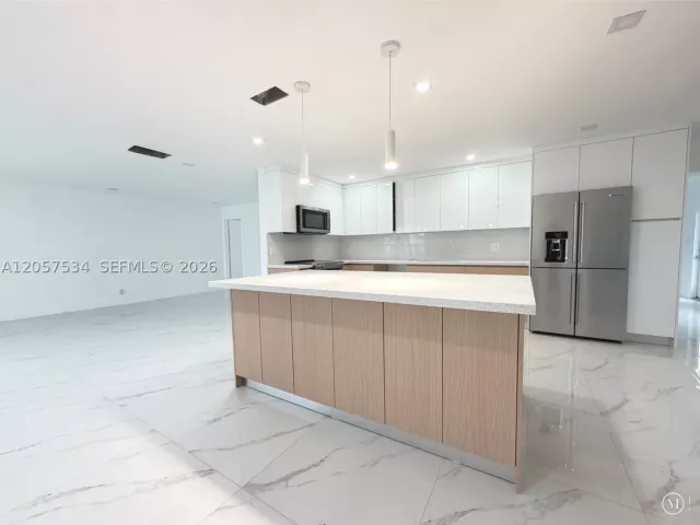 Продажа дома по адресу 2210 NW 93rd Ave - фото 9033175