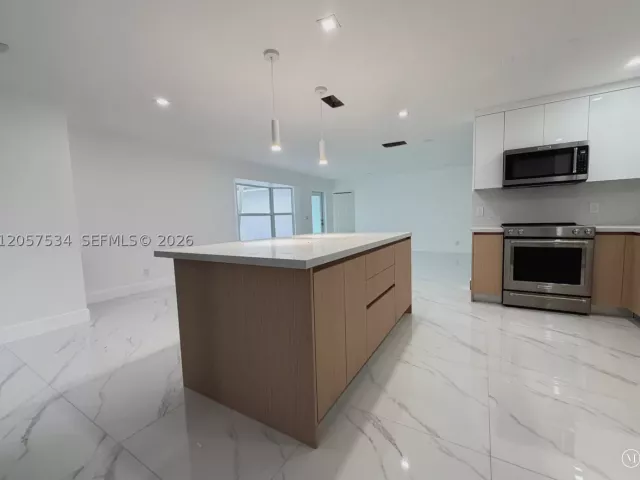 Продажа дома по адресу 2210 NW 93rd Ave - фото 9033176