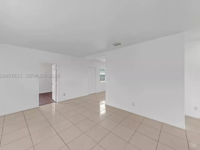 Продажа дома по адресу 1636 NE 15th Ave - фото 8913271