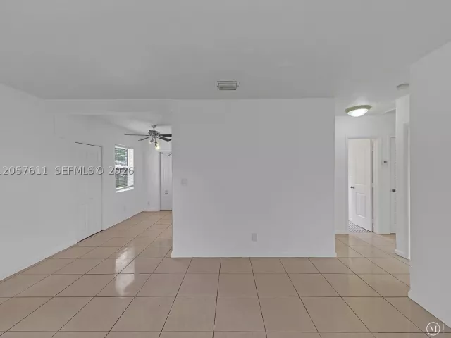 Продажа дома по адресу 1636 NE 15th Ave - фото 8913272