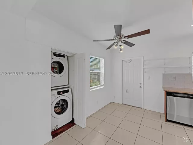 Продажа дома по адресу 1636 NE 15th Ave - фото 8913275