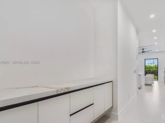 Продажа дома по адресу 1319 NE 13th Ave - фото 8919726