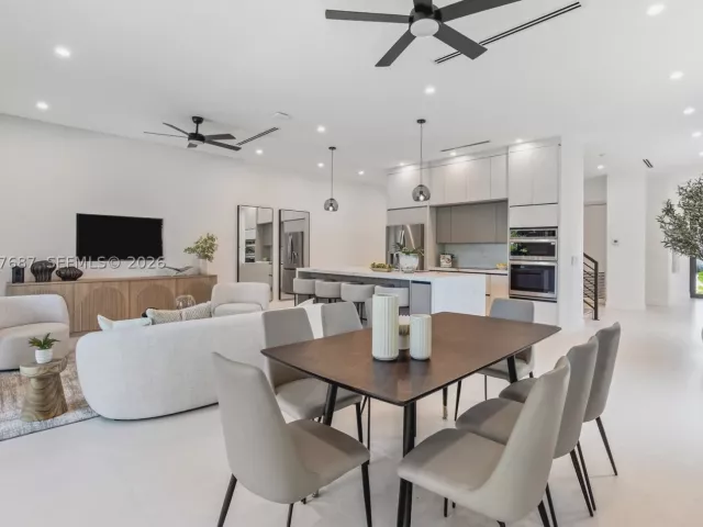 Продажа дома по адресу 1319 NE 13th Ave - фото 8919727